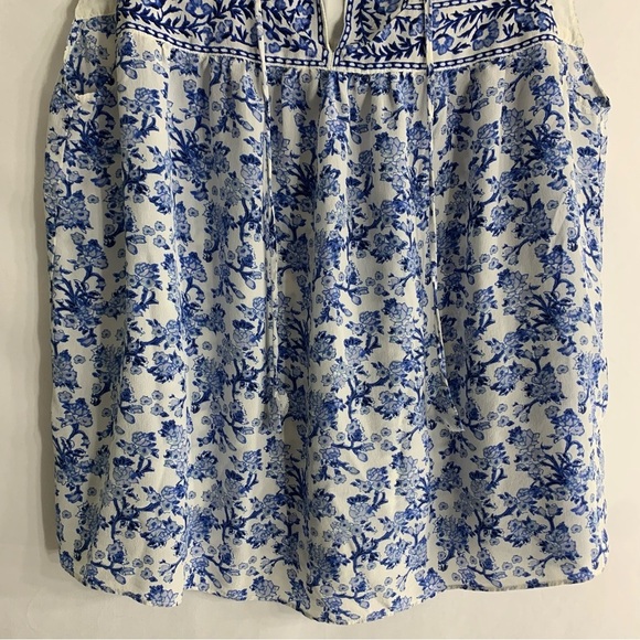 Rebecca Taylor Aimee Floral Blue & White Silk Sleeveless Blouse, size 0 - Picture 5 of 9